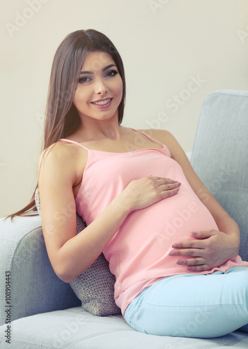 Pregnant woman resting on s...