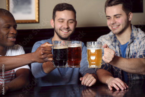 Group of happy friends drin...