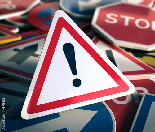 Panneau de signalisation routière. Attention danger