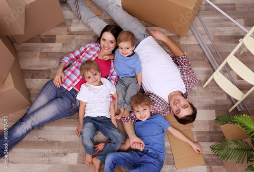 Young family lying on the f...