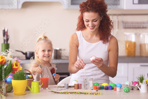 Mother and daughter decorat...