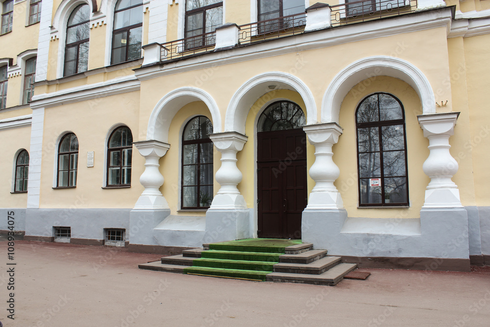 The door to the Novgorod Institute of Humanities.