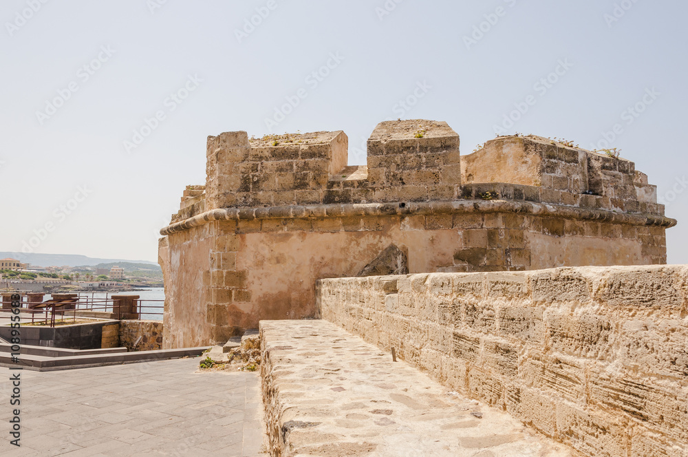 Alghero, Altstadt, Stadt, Stadtmauer, Festung, Turm, Küste, Hafen, Sommerferien, Badeferien, Sommer, Insel, Sardinien, Mittelmeer, Italien