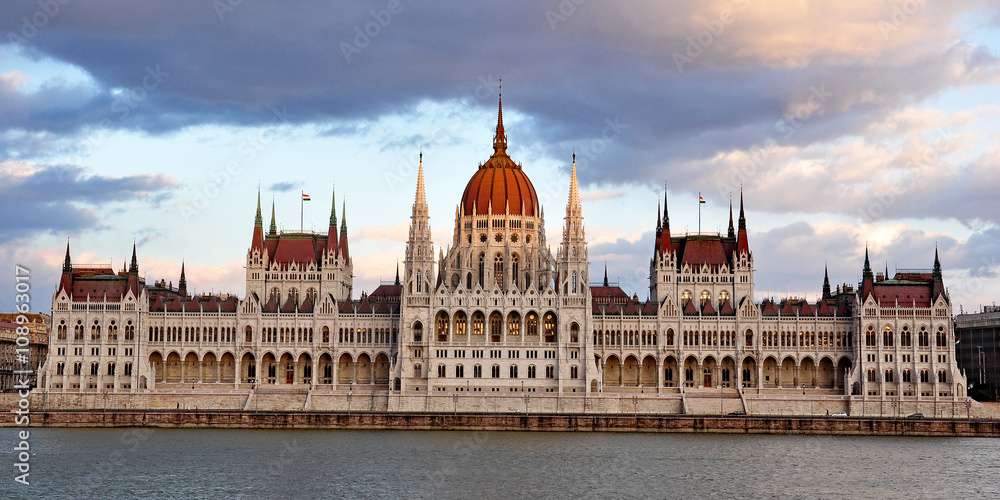 Obraz premium Parlament in Budapest, Ungarn 