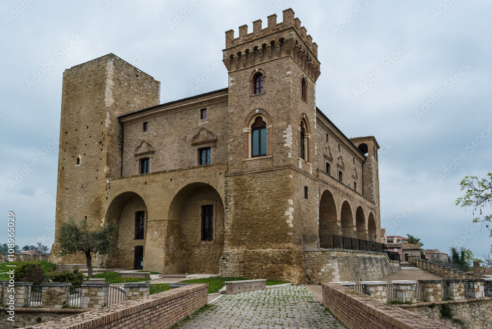 Crecchio (Abruzzo, Italy) - Little hamlet with medieval castle