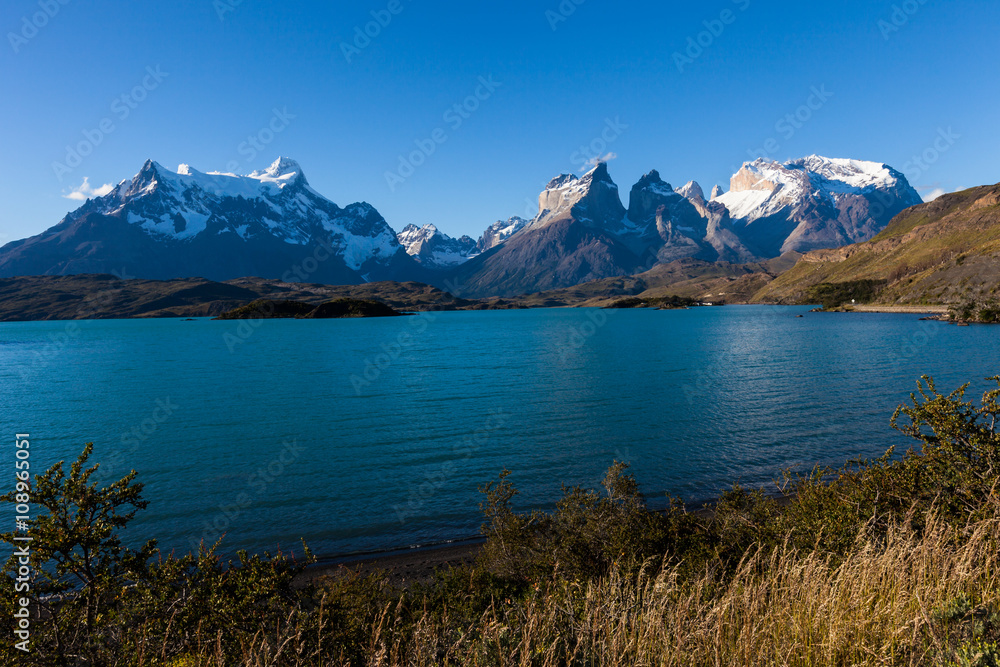 Blick vom Lago Pehoè auf den Cerro Paine Grande und den Cuerno, Torres del Paine Nationalpark, Patagonien