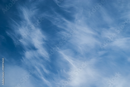 Fotografi Blue sky with cirrus clouds
