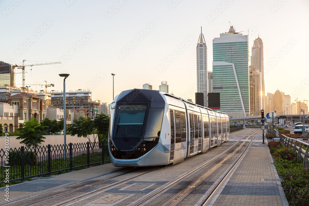 Naklejka premium Nowy nowoczesny tramwaj w Dubaju, ZEA