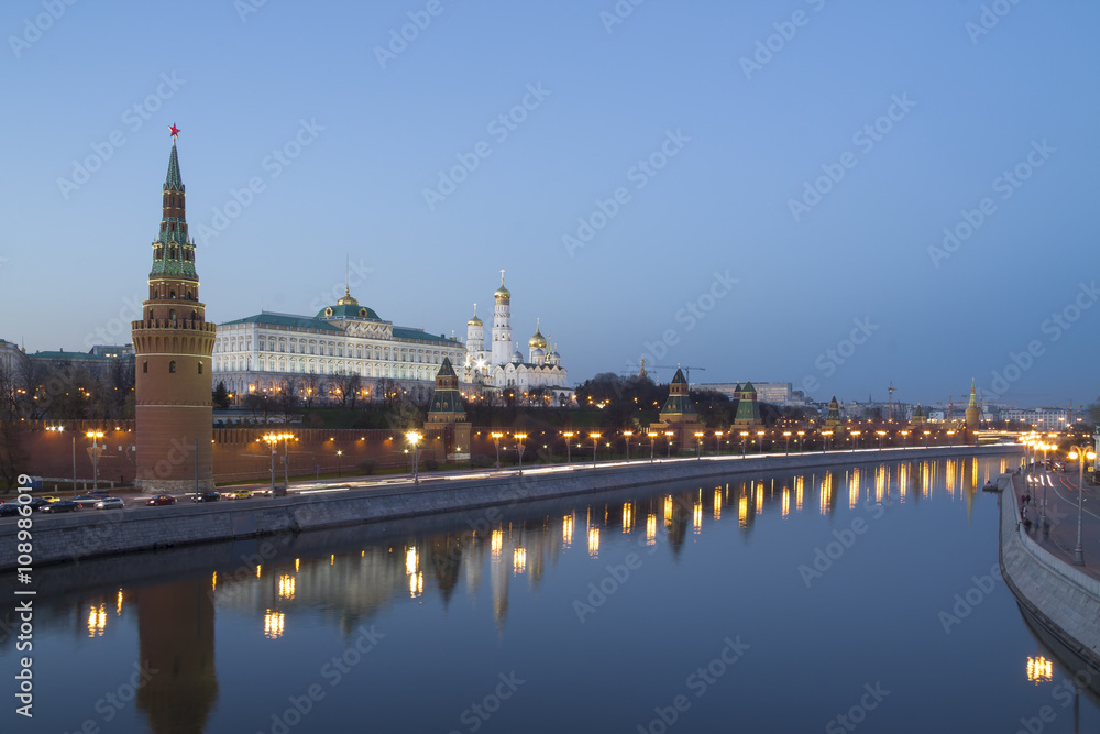 Кремль со стороны набережной.