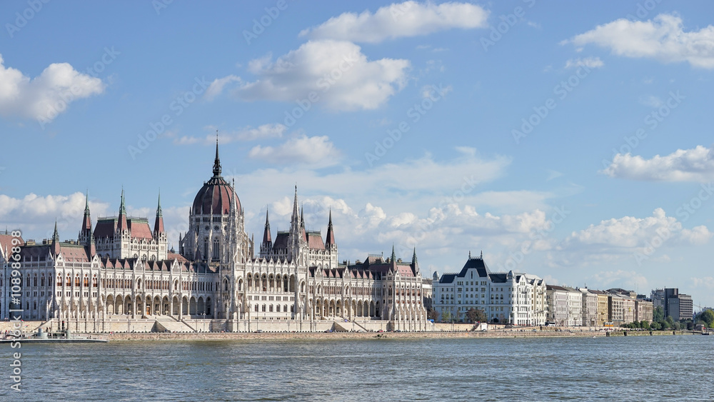 Obraz premium Hungarian Parliament Building in Budapest