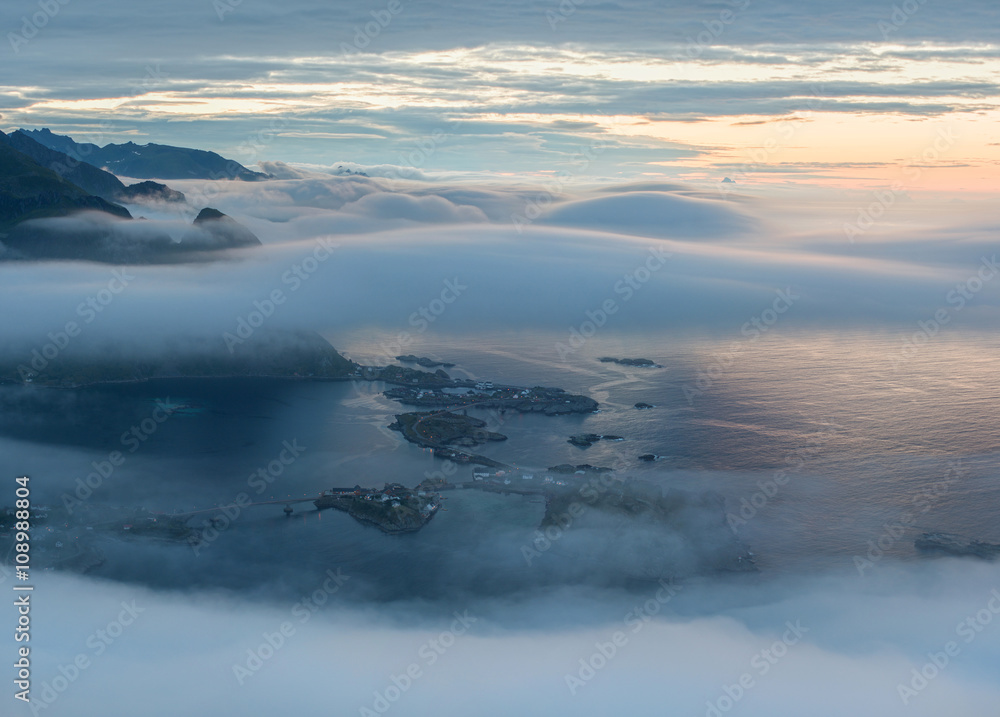 Obraz premium Scenic landscape on Lofoten islands, Reine. Village near great mountains in the clouds 