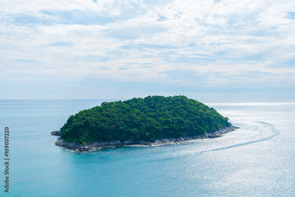 Fototapeta premium Beautiful landscape with sea and mountain in summer.