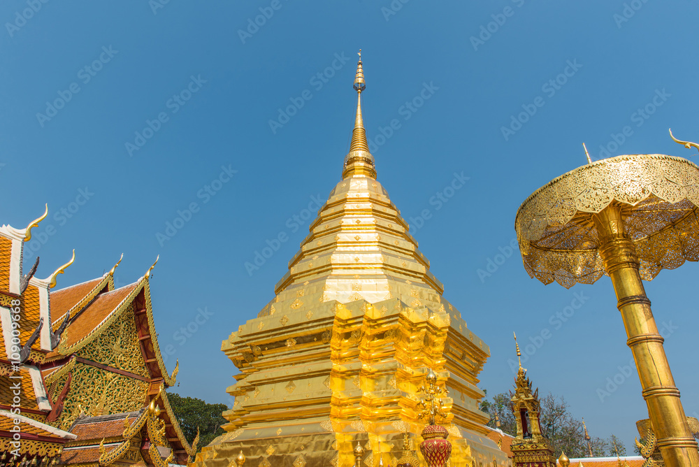 Fototapeta premium Wat Phrathat Doi Suthep temple in Chiang Mai, Thailand.