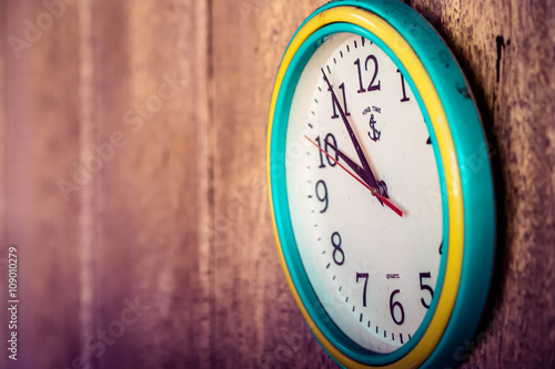 Wallpaper Mural old clock Torontodigital.ca