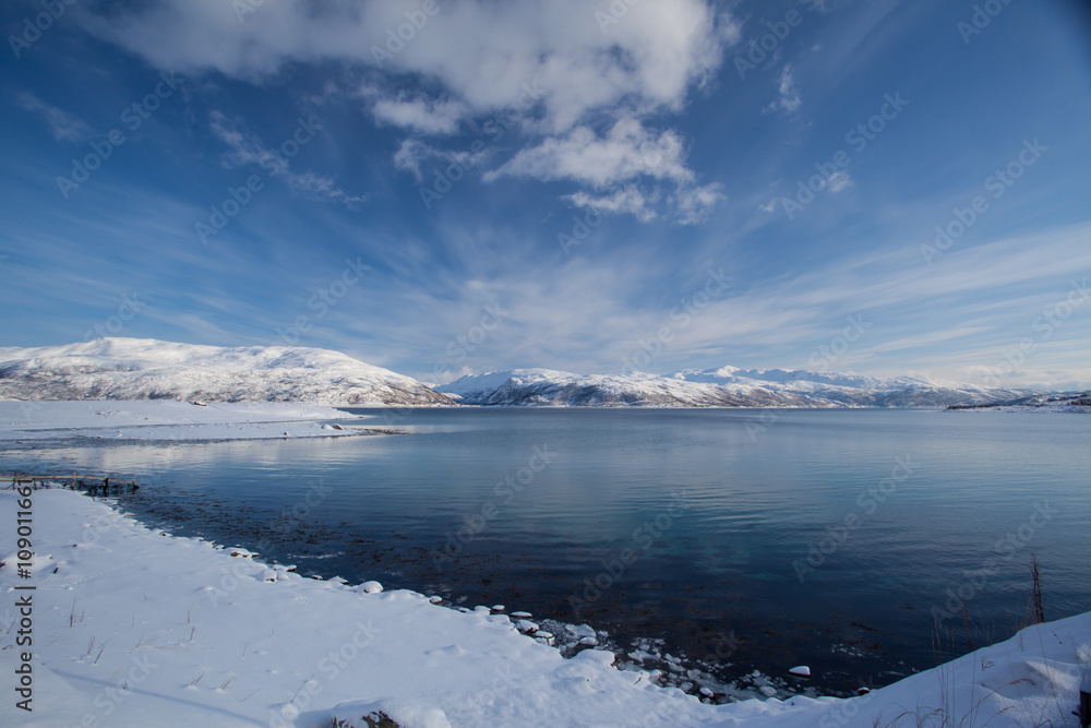 Obraz premium Snowy sea landscape