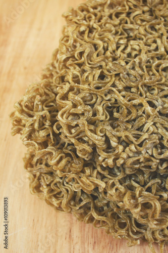 Dry instant vegetable noodle - noodles of fast preparation © Successo images