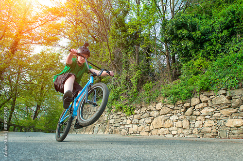 Fototapeta Naklejka Na Ścianę i Meble -  Girl BMX bike