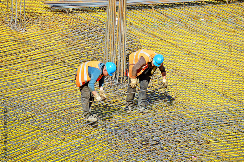 Eisenbieger auf einer Baustelle