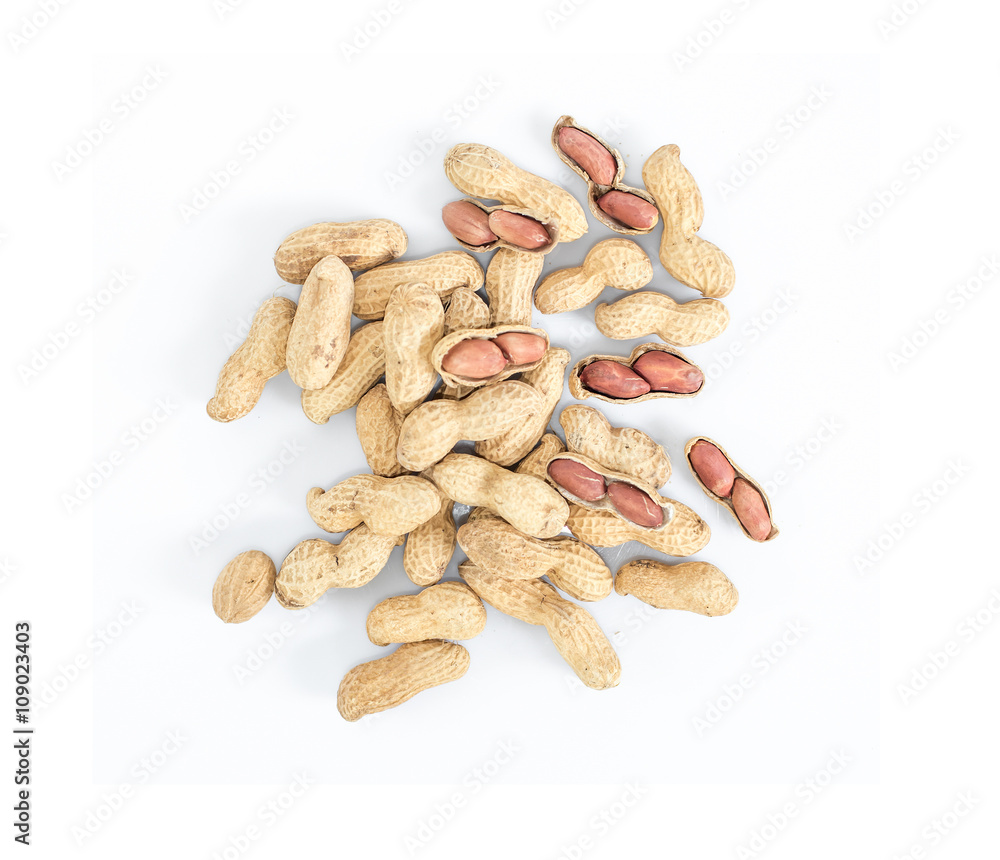 Obraz premium Dried peanuts in closeup on white