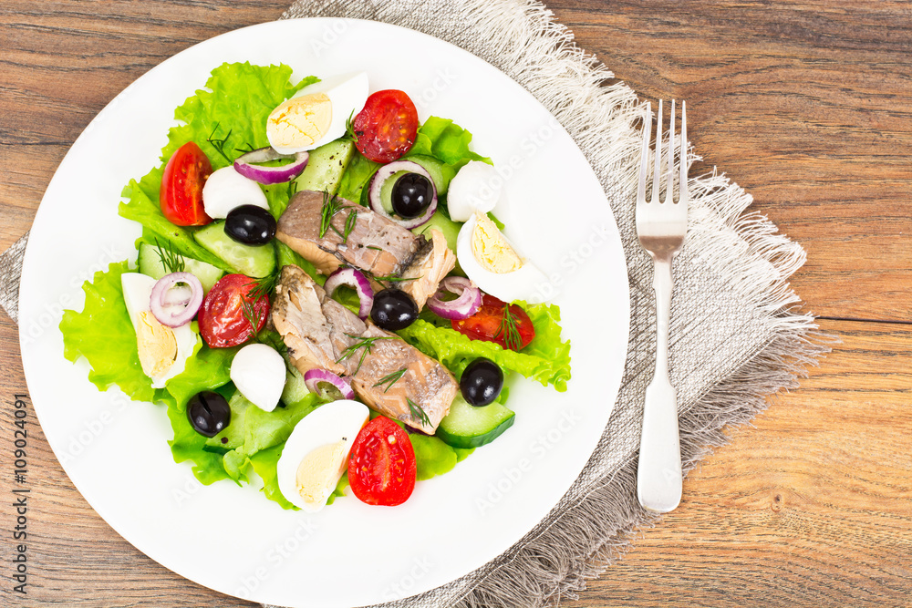 Salad with Lettuce, Tomatoes, Cucumbers and Canned Tuna Salad with Lettuce, Tomatoes, Cucumbers and Canned Tuna