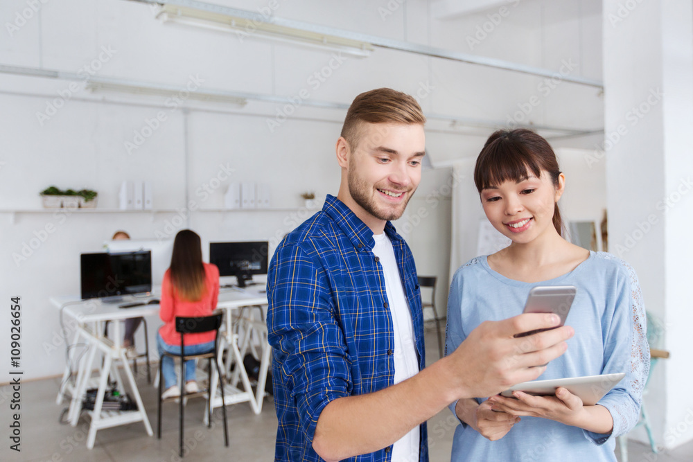 Fototapeta premium couple with smartphone and tablet pc at office