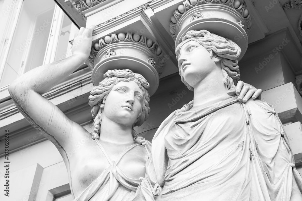 Fototapeta premium Caryatid. Statues of two young women, Vienna