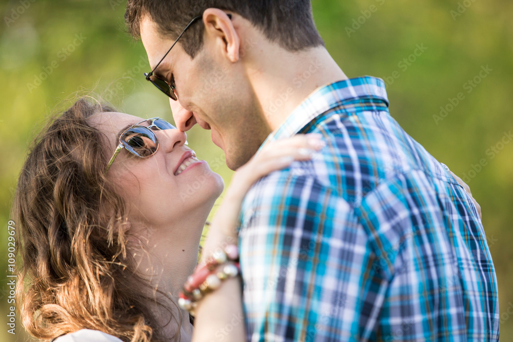 Fototapeta premium Loving couple in the park