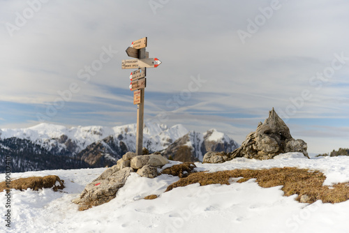 Wegweiser Südtirol Dolomiten Alpen - alps Dolomiti winter 