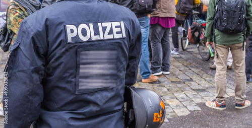 Polizeieinsatz bei Demo photo