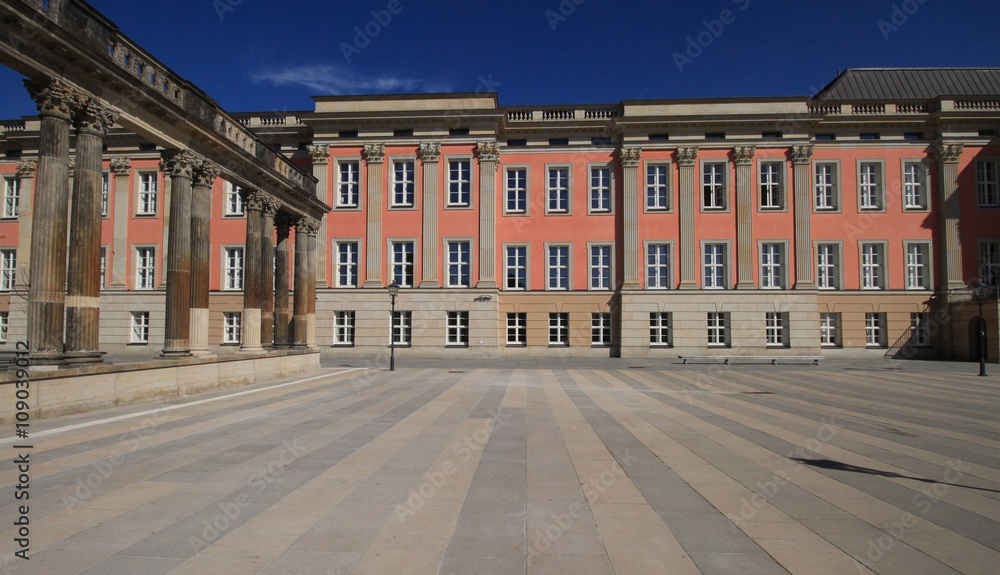 Klassisches Potsdam / Stadtschloss von Westen mit der Ringer-Kolonnade am historischen Standort (2016)