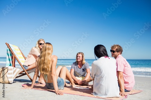  Friends lying on the beach © WavebreakmediaMicro