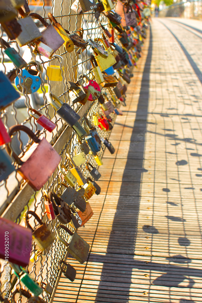 Fototapeta premium Locks that symbolize love.A pedestrian bridge.