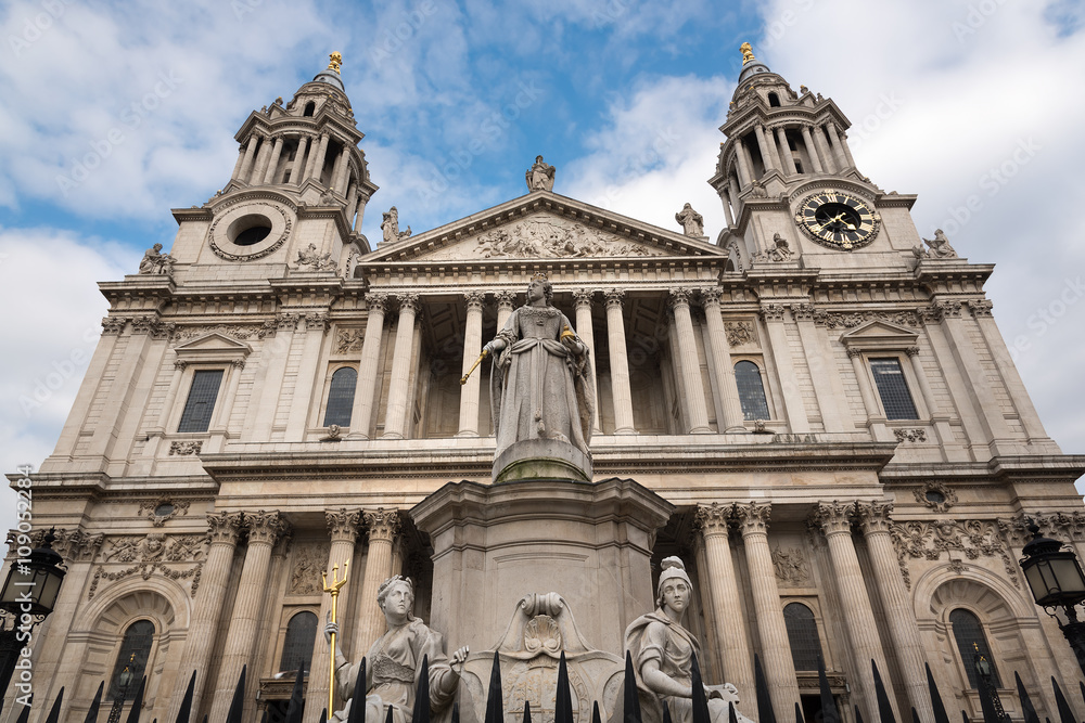 Front facade of St Paul's Cathedral London