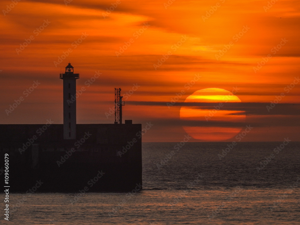 coucher soleil phare boulogne sur mer