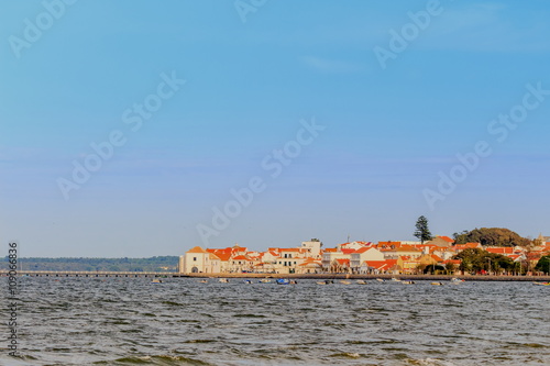 Vista da Vila de Alcochete em Portugal photo