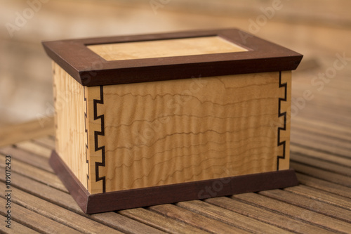 Φωτογραφία Double Dovetail Wooden Box