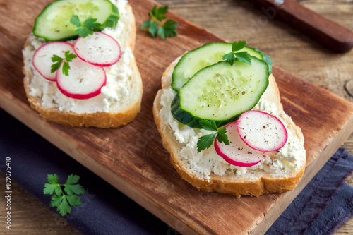 sandwiches with ricotta and vegetables