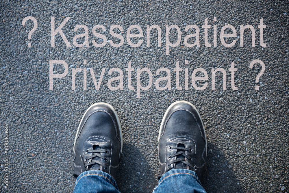Schuhe auf Strasse mit Kassenpatient und Privatpatient Schuhe auf Strasse mit Kassenpatient und Privatpatient