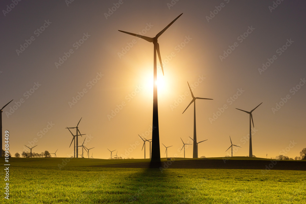 Windräder Windrad Windpark Windenergie Sonnenaufgang Gegenlicht, öko strom  ökologische stromerzeugung stromanbieter strompreise stromgewinnung  fördermittel klimaveränderung, klimawandel, stromsteuer Stock Photo | Adobe  Stock