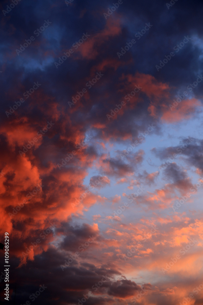 Naklejka premium Dramatically cloudy Sky