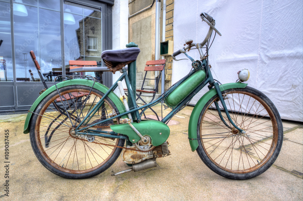 Vélo à moteur hdr