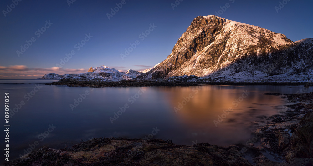 Offersoykamen, Lofoten mountain reflection