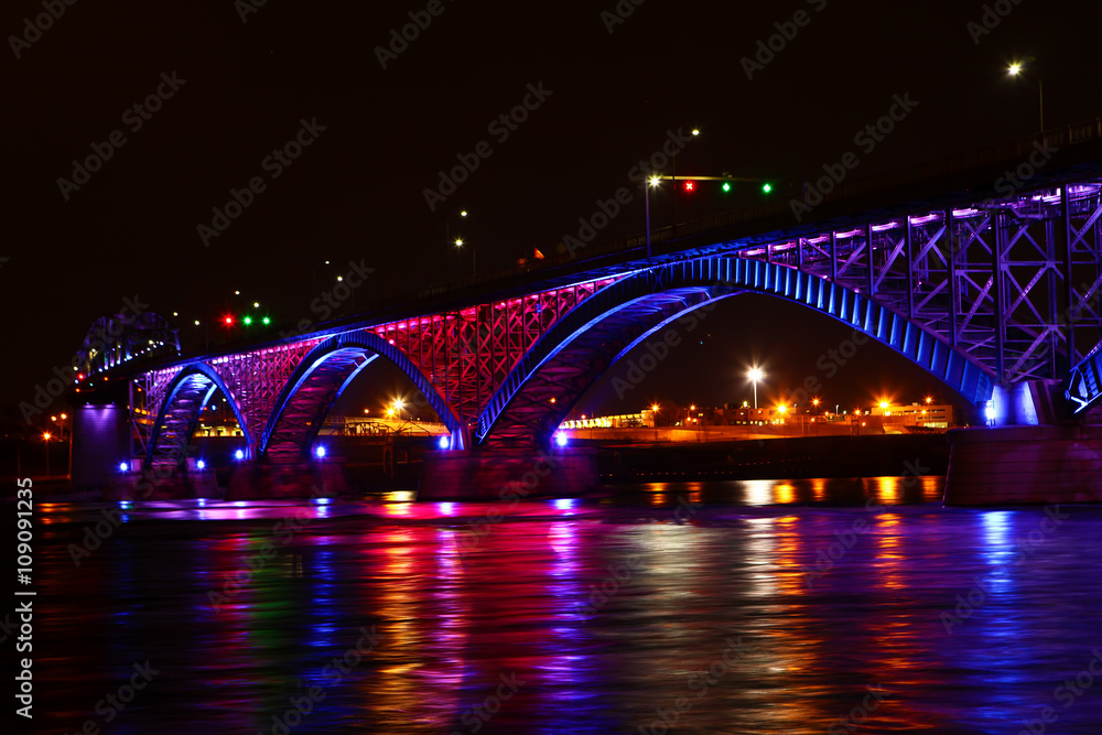 Fototapeta premium View at night of the Peace Bridge