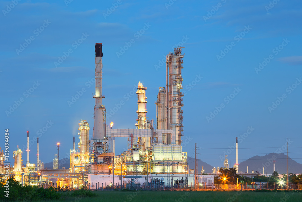 Obraz premium Oil gas refinery plant. May called petroleum, production or petrochemical plant. Industrial factory construction from engineering technology with steel pipe, pipeline, tank. Business for power energy.