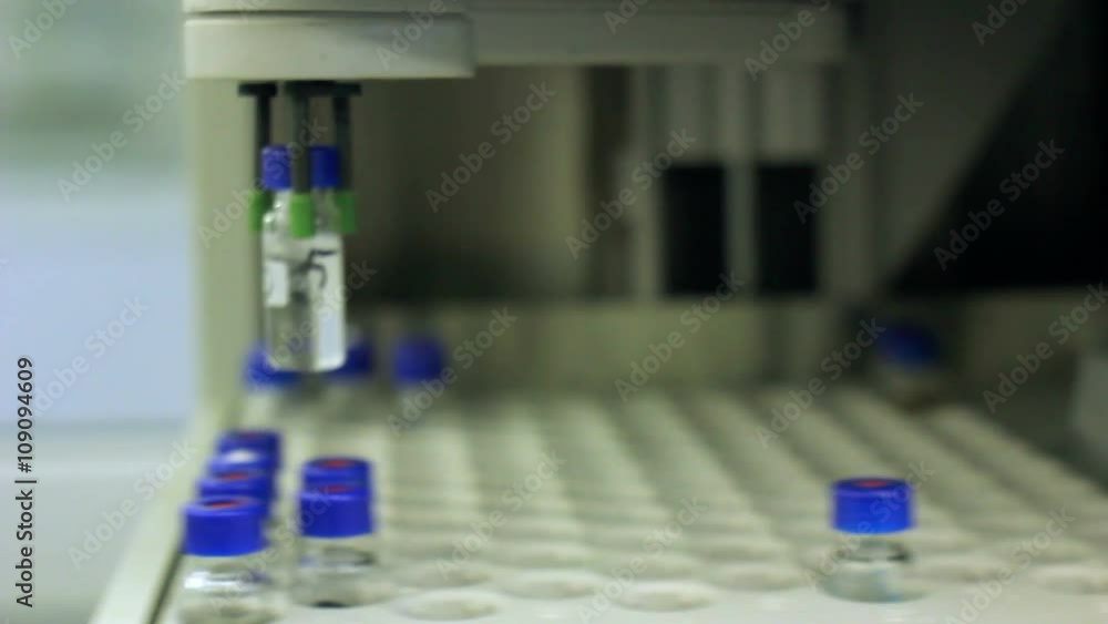 Medical equipment. Modern medical laboratory. Medical research. Modern technology. Operation of laboratory equipment for chemical analysis Medical equipment. Modern medical laboratory. Medical research. Modern technology. Operation of laboratory equipment for chemical analysis