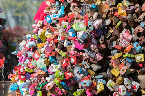 Canvas Print locked ay seoul tower