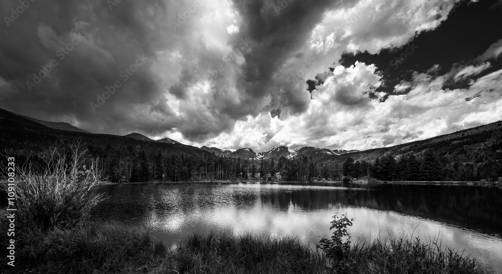 Fototapeta premium Sprague Lake Colorado Black and White