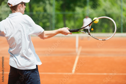 Friends playing tennis, forehand shot