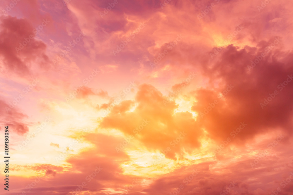 Obraz premium jasne niebo zachód słońca w tle