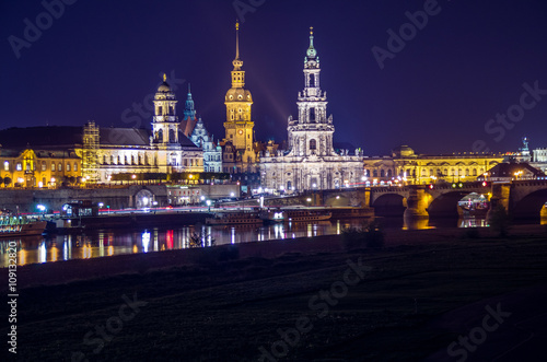 Dresdner Skyline bei Nacht